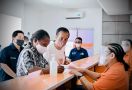 Perdana, Jokowi Bagikan Bantuan Persiapan BBM Naik, di Mana Lokasinya? - JPNN.com
