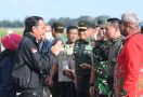 Sebelum Tinggalkan Papua, Jokowi Bertemu Panglima TNI, Lalu Tertawa Lepas - JPNN.com