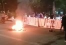 Demo Tolak Kenaikan BBM hingga Malam, Mahasiswa Makassar Punya Tuntutan untuk Jokowi - JPNN.com