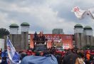 Temui Massa Aksi di DPR, Legislator PKS Ini Sebut Pemerintahan Jokowi Zalim, Lalu Minta Doa - JPNN.com