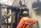 Kebakaran Rumah Kontrakan di Bekasi, Kerugian Puluhan Juta Rupiah, Lihat Tuh - JPNN.com