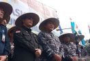 Pesawat Bonanza Jatuh, TNI AL Kibarkan Bendera Setengah Tiang - JPNN.com