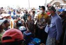Gubernur Ganjar Pranowo Atasi Kelangkaan Solar untuk Nelayan di Kendal - JPNN.com
