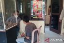 Remaja Durhaka Pukul Ibu Kandung dengan Kayu Ditangkap, Lihat Tuh! - JPNN.com