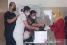 Keluarga Memasukkan Sesuatu ke Peti Jenazah PNS Pemkot Semarang yang Tewas Terbakar - JPNN.com