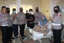 Ibu Muslicah Dibacok OTK di Bekasi, Kombes Gidion Lakukan Ini - JPNN.com