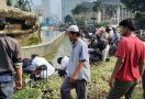 Massa GNPR Tolak Kenaikan BBM Salat Berjemaah setelah Polisi Mengumandangkan Azan - JPNN.com