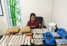 Mbak DS Menyimpan Barang Haram di Rumahnya, Pantas Ditangkap Polisi - JPNN.com
