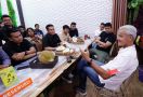 Diskusi Santai Bareng Mahasiswa di Medan, Ganjar Bahas Soal EBT dan Kemajuan Bangsa - JPNN.com