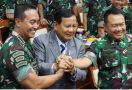 Konon Panglima TNI dan KSAD Tetap Akrab Meski Duduk Berjauhan saat Rapat - JPNN.com