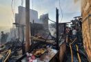 Kebakaran di Cikini Kramat Bermula dari Kompor Gas Pedagang Bubur Ayam - JPNN.com