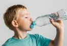 Begini Caranya Jika Anak Sulit Minum Air Putih, Tolong Disimak, Penting - JPNN.com