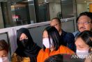 Momen Putri Candrawathi Berbaju Tahanan, Tangisan Pecah, Ada Pesan Mendalam - JPNN.com