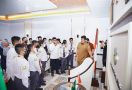 Lihat Keseruan Bobby Nasution Dikunjungi Siswa Perguruan Islam Al Amjad - JPNN.com