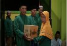 Dua Naga Membagikan Ribuan Paket Sembako untuk Anak Yatim dan Panti Jompo Sukoharjo - JPNN.com