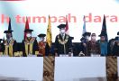 Universitas Esa Unggul Melepas 1.548 Wisudawan, Ini Pesan Rektor Arief - JPNN.com