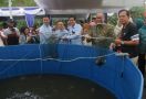 Kendalikan Inflasi, BI Sumsel Sebar Bibit Ikan Lele di Kota Prabumulih - JPNN.com