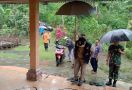 Gegara Tanah Retak, Puluhan Warga di Tulungagung Terpaksa Mengungsi - JPNN.com