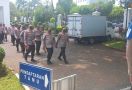 Tanpa Tongkat Komando dan Topi, Puluhan Kapolda Tiba Berbaris di Istana, Lihat - JPNN.com