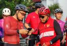 Gowes di Surabaya, Hasto Sebut Megawati Ingin Kader PDIP Sehat Jelang Pemilu - JPNN.com