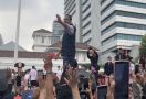 Eki Pitung Jelaskan Makna Golok Macan Betawi Hadiah Perpisahan untuk Anies Baswedan - JPNN.com