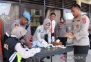 Perwira Polresta Kendari Tes Urine untuk Mengecek Narkoba, Hasilnya - JPNN.com