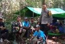 Prajurit TNI dan Polri Terus Bergerak Cari Warga Hilang di Hutan Perbatasan Indonesia - Malaysia - JPNN.com