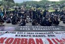 Aremania Tuntut Penuntasan Kasus Hukum Tragedi Kanjuruhan - JPNN.com