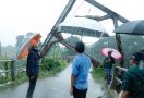Tinjau Jembatan Rusak di Kendal saat Hujan Deras, Ganjar: Kami Harus Cepat Merespons - JPNN.com