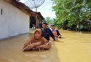 Evakuasi Warga Terdampak Banjir, Polda Aceh Mengerahkan Personel Brimob - JPNN.com