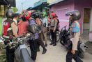 Polisi, TNI, Kepala Lingkungan Gerebek Kampung Narkoba di Belawan - JPNN.com