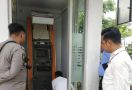 Modus Perampok 2 Mesin ATM Sangat Profesional - JPNN.com