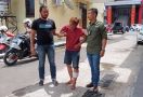 Penjambret Sadis Ambruk Ditembak Polisi, Lihat Tuh, Kakinya Dibalut Perban - JPNN.com