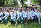 Komunitas Nelayan Pendukung Ganjar Bagikan Sembako & Bersih-bersih Pantai Pangandaran - JPNN.com