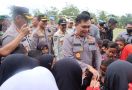 Naik Helikopter ke Polsek Terpencil, Irjen Fadil Sampaikan Pesan Jokowi & Semangati Polisi - JPNN.com