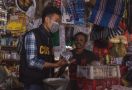 Datangi Pedagang di Pasar, Bea Cukai Ajak Masyarakat Gempur Rokok Ilegal - JPNN.com