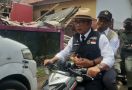 Menko Muhadjir Naik Motor dengan Kang Emil ke Lokasi Gempa Cianjur, Bantuan Mengalir  - JPNN.com