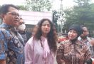 Ibu Dewi Perssik: Memfitnah Lebih Kejam Daripada Membunuh - JPNN.com