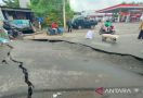 Jalan Cibolerang Bandung Amblas - JPNN.com