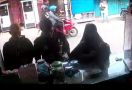 Viral, Pencurian Satu Stoples Kabel Data Handphone di Bekasi, Keterlaluan - JPNN.com
