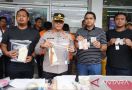 Perampok Alfamart di Bekasi Tergolong Nekat, Cuma Modal Ini Dapat Rp 35 Juta, 4 Hp - JPNN.com