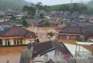 Banjir Setinggi 1 Meter Menerjang Ratusan Rumah di Sukanagara-Cianjur - JPNN.com