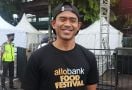 Buka Warung Bakso, Tanboy Kun Siap Layani Pelanggan - JPNN.com