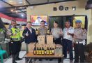 Menjelang Tahun Baru, Polisi Menggencarkan Razia Minuman Beralkohol Ilegal di Bandung - JPNN.com