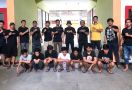 Lihat! 7 Remaja Jongkok Ini Komplotan Penipu, Berburu Calon Korban Lewat Facebook - JPNN.com