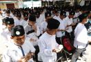 Setarakan Pendidikan Pesantren dengan Formal, Ganjar Didukung jadi Presiden Oleh Ribuan Santri di Bandung - JPNN.com