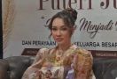 Banting Setir Jadi Penyanyi Rohani, Puteri Juby Pilih Mengabdi Kepada Tuhan  - JPNN.com