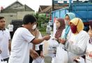 Jelang Nataru, Komunitas Sopir Truk Jatim Pendukung Ganjar Salurkan Paket Sembako di Kediri - JPNN.com