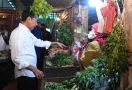 Jokowi Senang, Harga Bahan Pokok Stabil Meski Beberapa Ada yang Naik - JPNN.com