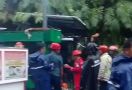 Pohon Tumbang di Makassar, 4 Warga Dilarikan ke Rumah Sakit - JPNN.com